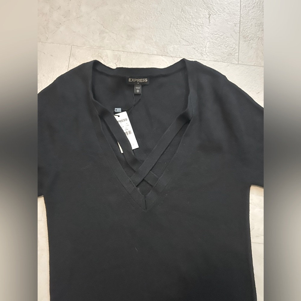 NWT (M) Express Quarter Sleeve Top ribbed fabric